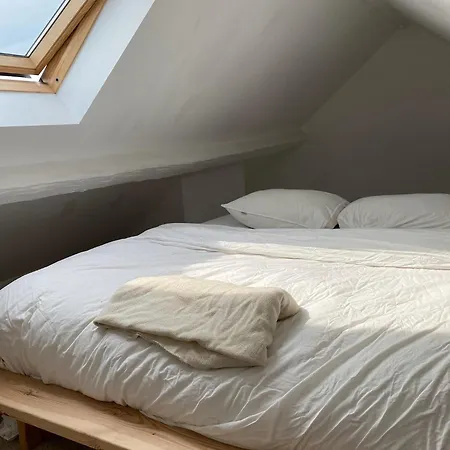 Quiet Rooftop Studio With Sunny Terrace Apartment *
